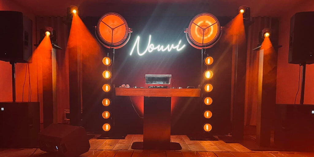 Deluxe Gold Show